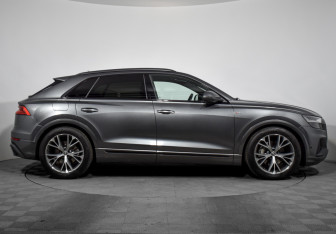 Подержанный автомобиль Audi Q8 2019 года (4 фото)