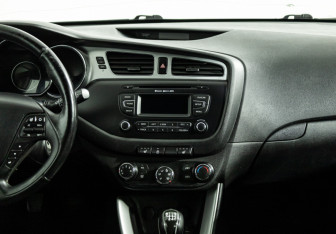 Подержанный автомобиль Kia Ceed Hatchback 2012 года (14 фото)