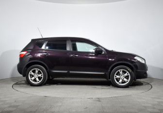 Подержанный автомобиль Nissan Qashqai 2010 года (4 фото)