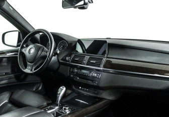 Подержанный автомобиль BMW X5 2012 года (9 фото)
