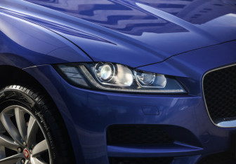 Подержанный автомобиль Jaguar F-Pace 2018 года (11 фото)