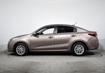 Подержанный автомобиль Kia Rio Sedan 2019 года (8 фото)