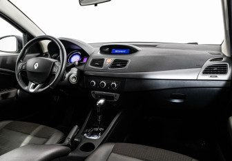 Подержанный автомобиль Renault Fluence 2014 года (9 фото)