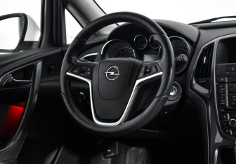 Подержанный автомобиль Opel Astra Hatchback 2014 года (14 фото)