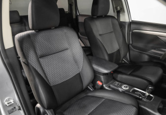 Подержанный автомобиль Mitsubishi Outlander 2013 года (17 фото)
