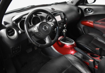 Подержанный автомобиль Nissan Juke 2011 года (9 фото)