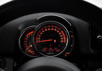Подержанный автомобиль MINI Countryman 2017 года (18 фото)