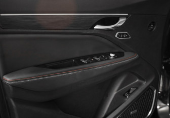 Подержанный автомобиль Geely Tugella 2023 года (25 фото)