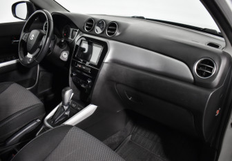 Подержанный автомобиль Suzuki Vitara 2015 года (12 фото)