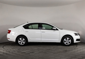Подержанный автомобиль Skoda Octavia Liftback 2017 года (4 фото)