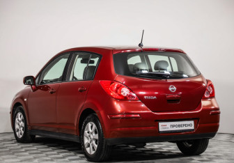Подержанный автомобиль Nissan Tiida Hatchback 2008 года (7 фото)