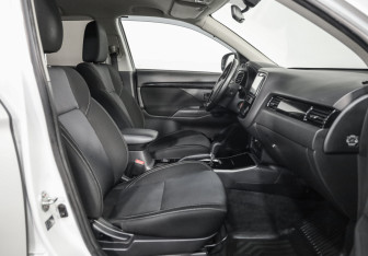 Подержанный автомобиль Mitsubishi Outlander 2019 года (18 фото)