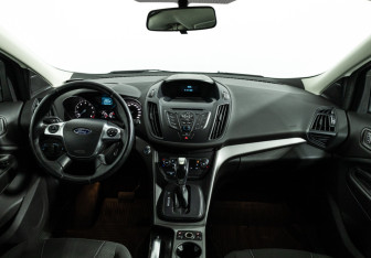 Подержанный автомобиль Ford Kuga 2016 года (13 фото)