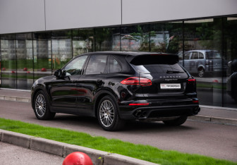 Подержанный автомобиль Porsche Cayenne 2014 года (8 фото)