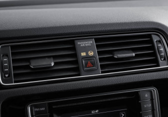 Подержанный автомобиль Volkswagen Jetta Sedan 2017 года (13 фото)