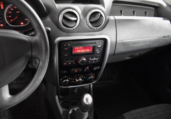 Подержанный автомобиль Renault Duster 2013 года (18 фото)