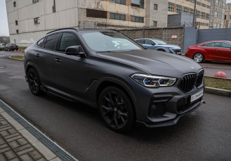 Подержанный автомобиль BMW X6 2022 года (3 фото)