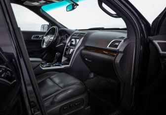 Подержанный автомобиль Ford Explorer 2013 года (25 фото)