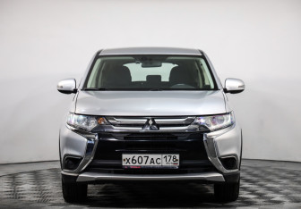 Подержанный автомобиль Mitsubishi Outlander 2017 года (2 фото)