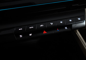 Подержанный автомобиль Changan UNI-V 2022 года (17 фото)