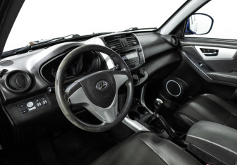 Подержанный автомобиль Lifan X60 2015 года (11 фото)