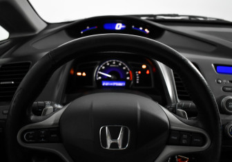 Подержанный автомобиль Honda Civic Sedan 2008 года (14 фото)