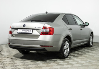 Подержанный автомобиль Skoda Octavia Liftback 2019 года (5 фото)