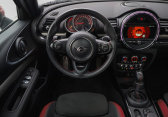 Подержанный автомобиль MINI Clubman Wagon 2018 года (11 фото)
