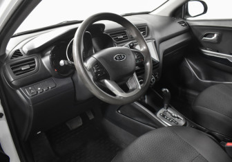 Подержанный автомобиль Kia Rio Sedan 2012 года (9 фото)