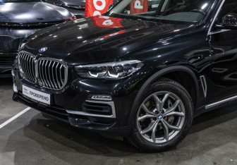 Подержанный автомобиль BMW X5 2019 года (2 фото)
