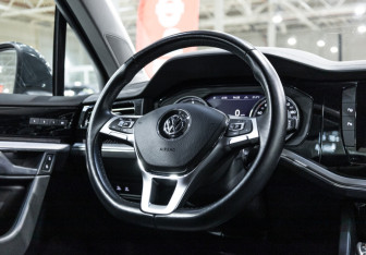 Подержанный автомобиль Volkswagen Touareg 2019 года (23 фото)