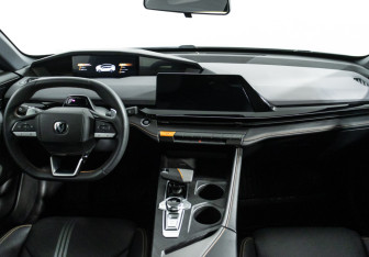 Подержанный автомобиль Changan UNI-V 2023 года (13 фото)