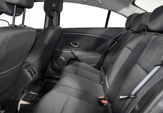 Подержанный автомобиль Renault Fluence 2011 года (11 фото)