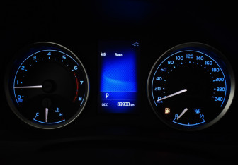 Подержанный автомобиль Toyota Corolla Sedan 2016 года (19 фото)