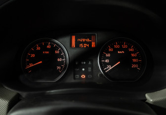Подержанный автомобиль Renault Logan Sedan 2011 года (12 фото)