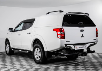 Подержанный автомобиль Mitsubishi L200 2015 года (7 фото)
