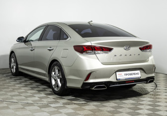 Подержанный автомобиль Hyundai Sonata 2017 года (7 фото)