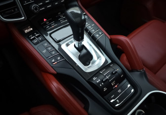 Подержанный автомобиль Porsche Cayenne 2016 года (21 фото)