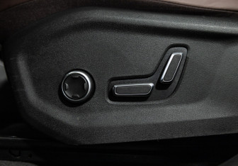 Подержанный автомобиль Geely Monjaro 2023 года (16 фото)