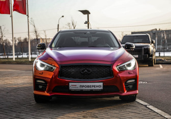 Подержанный автомобиль Infiniti Q50 2016 года (3 фото)