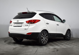 Подержанный автомобиль Hyundai ix35 2012 года (5 фото)