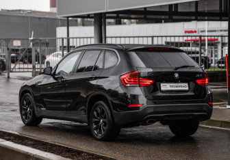 Подержанный автомобиль BMW X1 2013 года (8 фото)