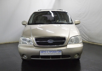 Подержанный автомобиль Kia Carnival 2004 года (2 фото)