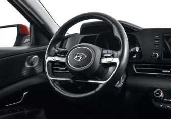 Подержанный автомобиль Hyundai Elantra Sedan 2022 года (15 фото)