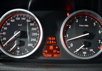 Подержанный автомобиль BMW X6 2012 года (11 фото)