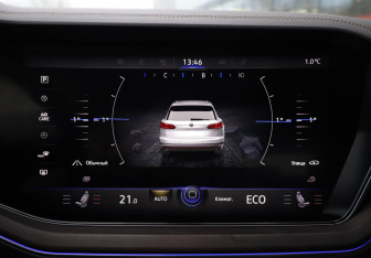 Подержанный автомобиль Volkswagen Touareg 2021 года (19 фото)
