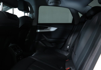 Подержанный автомобиль Audi A4 Sedan 2019 года (22 фото)