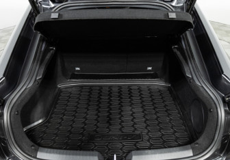 Подержанный автомобиль Changan UNI-V 2023 года (24 фото)