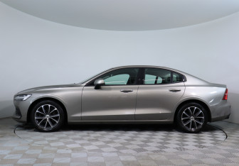 Подержанный автомобиль Volvo S60 2020 года (9 фото)