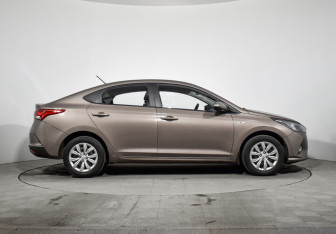 Подержанный автомобиль Hyundai Solaris Sedan 2021 года (4 фото)